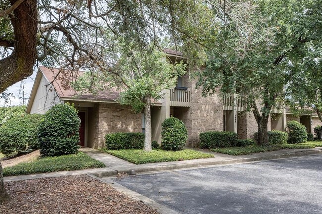 Building Photo - 1000 Stonegate Dr Rental