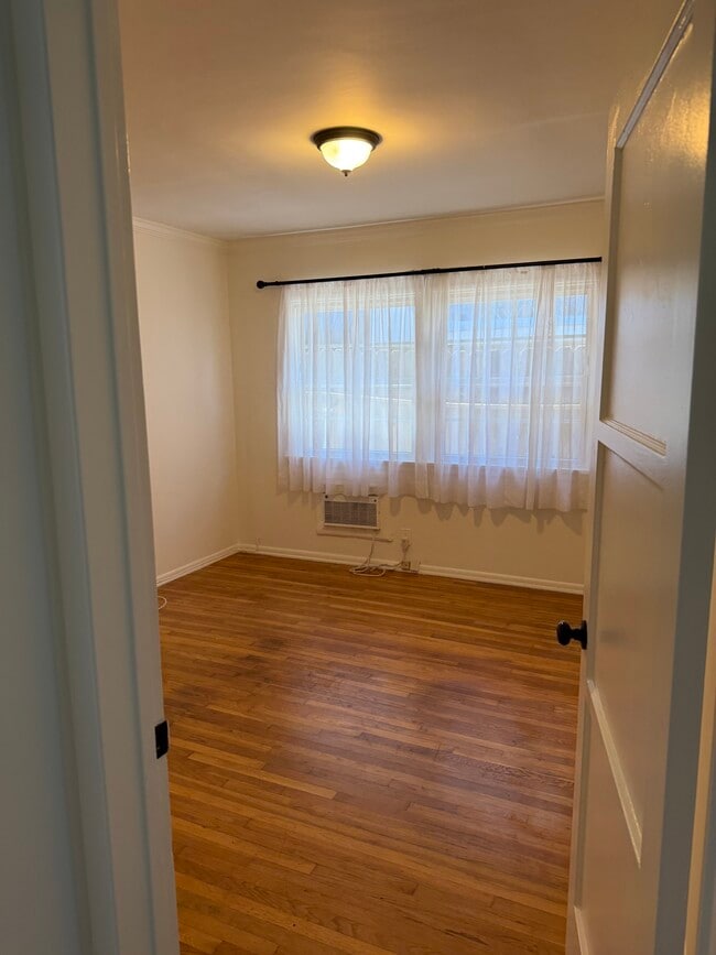 Photo - 3909 Vineland Ave