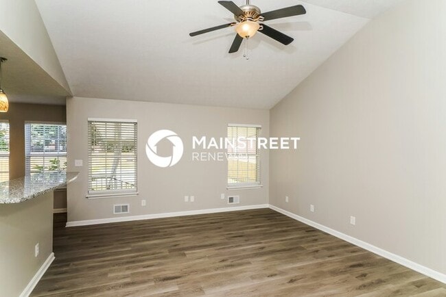 Photo - 3 Bedroom Pet-Friendly Home in LOUISVILLE, KY with Main Street Renewal