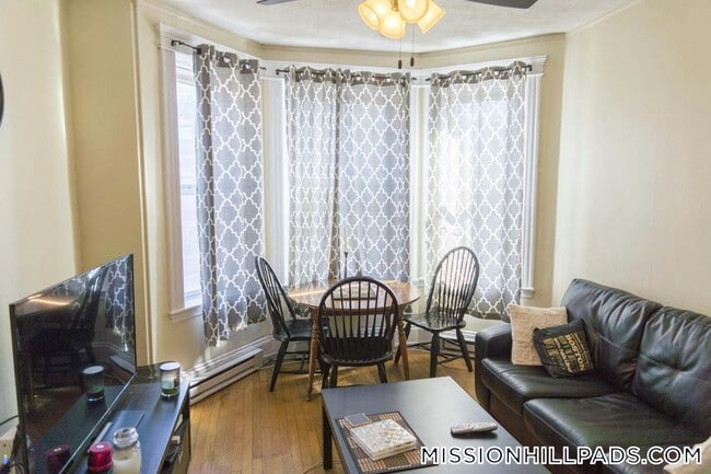 Photo - 883 Huntington Ave