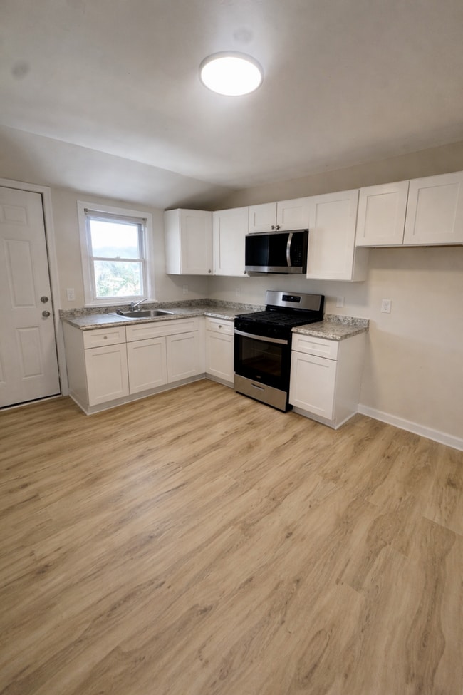 Building Photo - MOVE-IN SPECIAL AVAILABLE | 525+ CREDIT ACCEPTED Unit C1