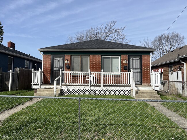 Building Photo - 628 N Oxford St