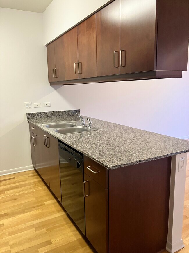 Photo - 1740 Oak Ave Unidad 707