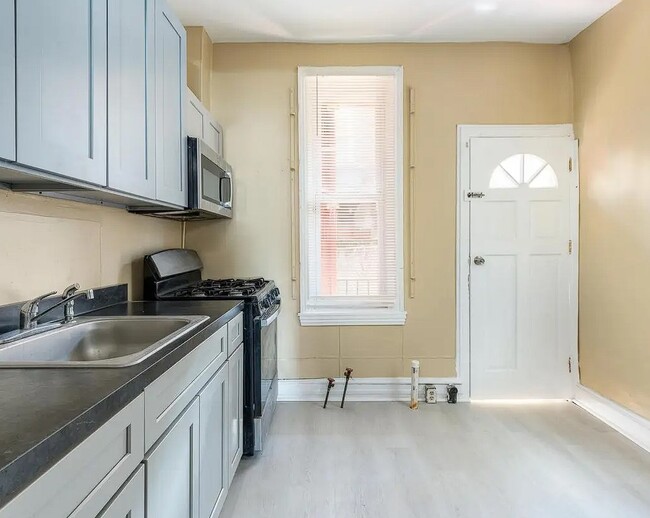 Photo - 1919 N Patton St