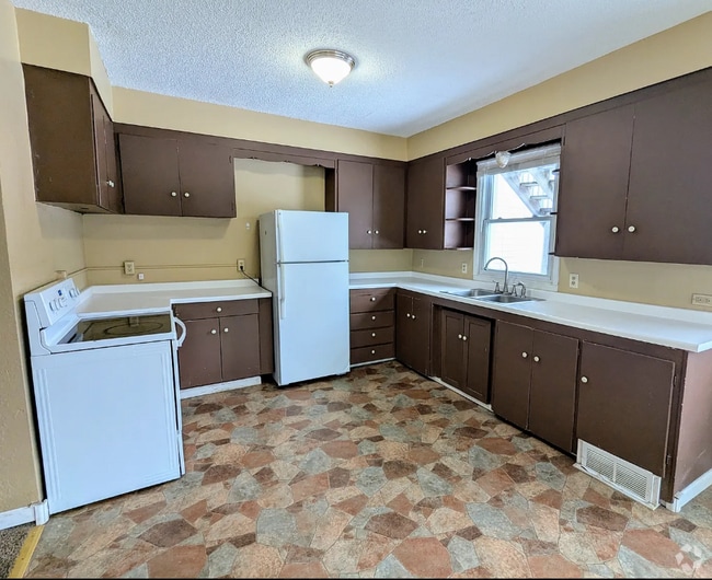 Building Photo - 2955 Exeter St Unit 1 Rental