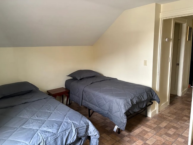 Photo - 483 Dexter St