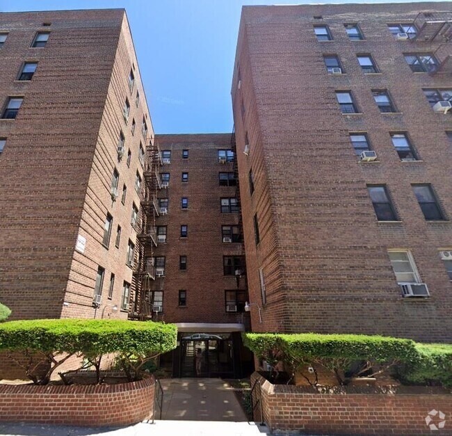 Building Photo - 83-45 Vietor Ave Unit 2K Rental