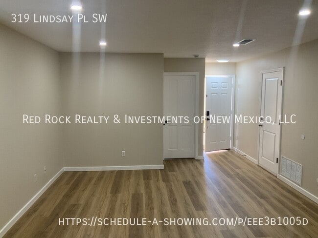Photo - 319 Lindsay Pl SW
