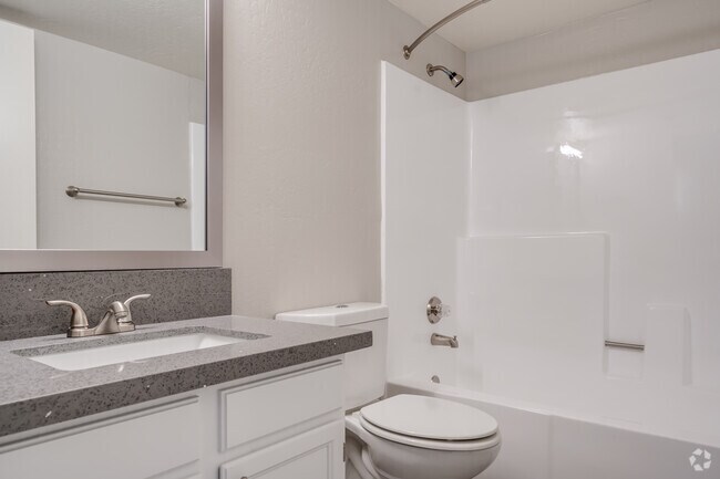 1BR, 1BA - 615SF