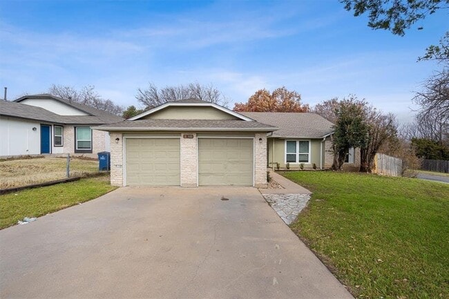 Building Photo - 1900 Gracy Farms Ln Rental