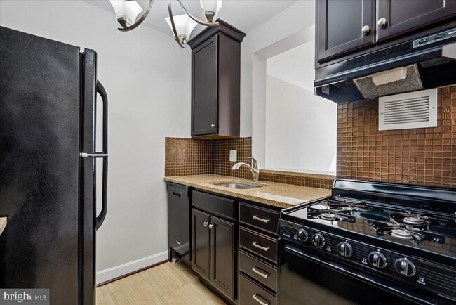 Photo - 1121 Arlington Blvd Unit 609