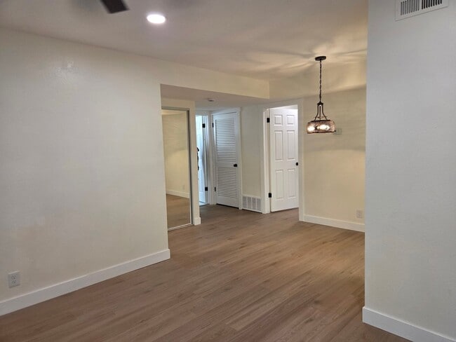 Building Photo - 1281 Shadow Ridge Dr Unit 10T