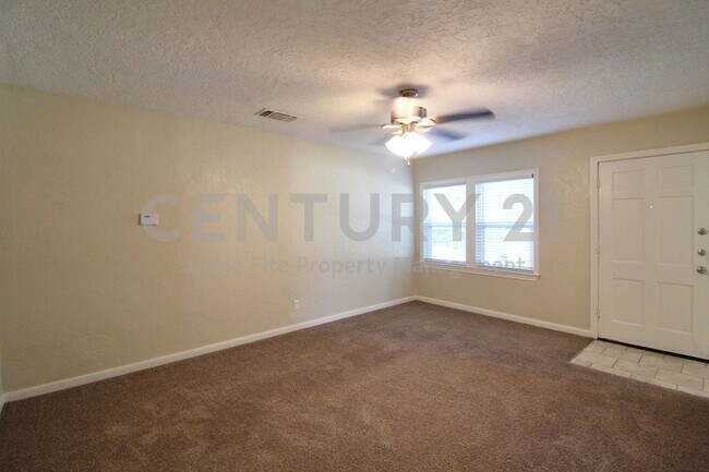 Photo - Charming 3/1/1 in Castleberry ISD For Rent!