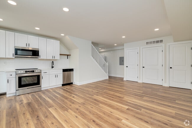 1BR, 1BA - 855SF - Kitchen - 112 Washington Ave