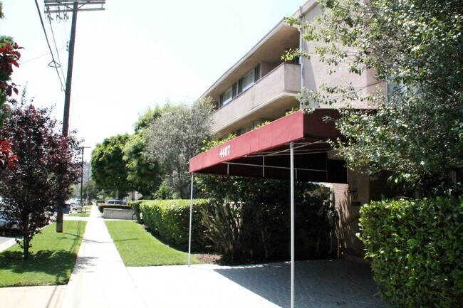 4487 Colbath Ave Unidad 103