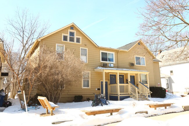 Photo - 912-914 Mary St