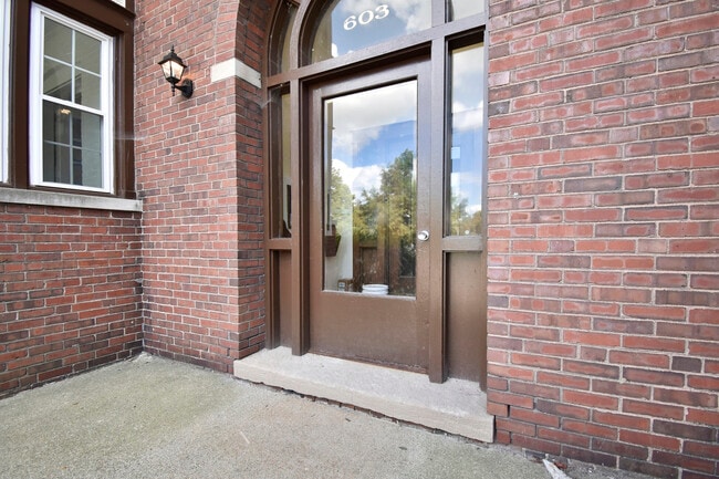 Photo - 603 W Green St Unidad 1E