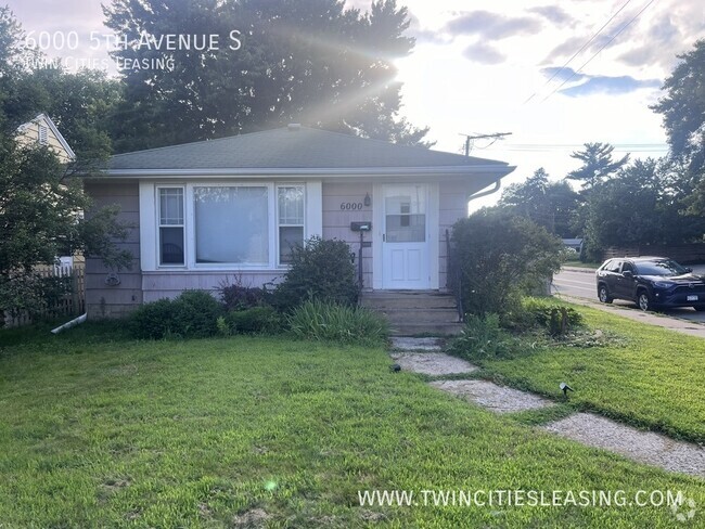 Building Photo - 3 Bed 1 Bath Single Family Home W/ Fenced ...