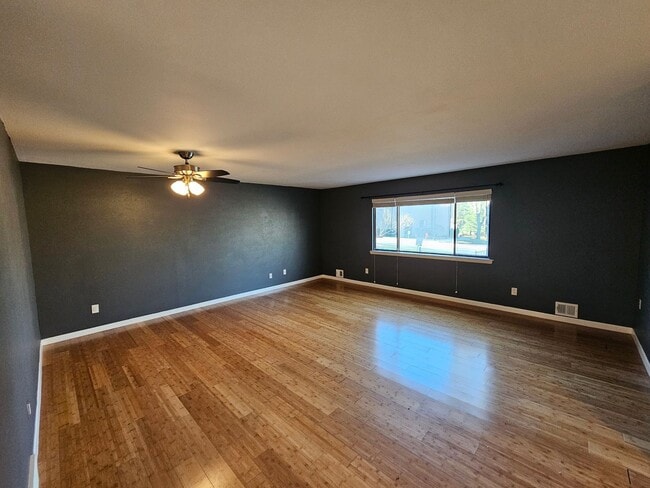 Photo - FOX HILL!!! Beautiful Two Bedroom Condo available now for immediate move in!!!