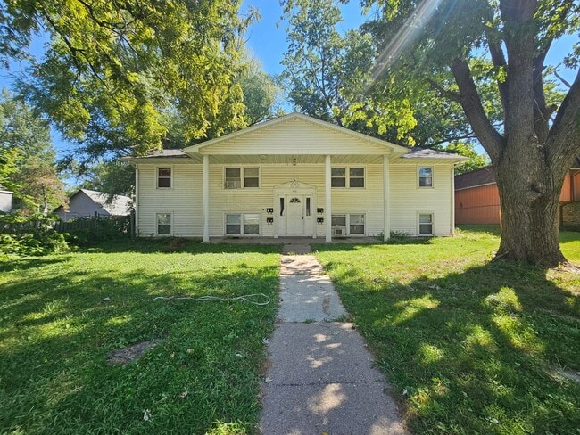 Building Photo - 1411 Bridge Ave Unit 1411 Apt 3