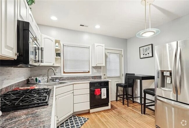 Building Photo - 1674 Colonial Dr Rental
