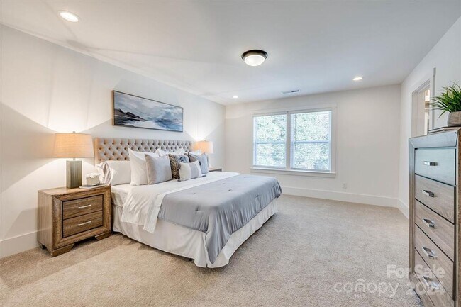 1241 Eastway Dr