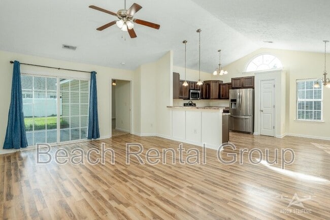 Photo - 170 Woodland Pk Lp