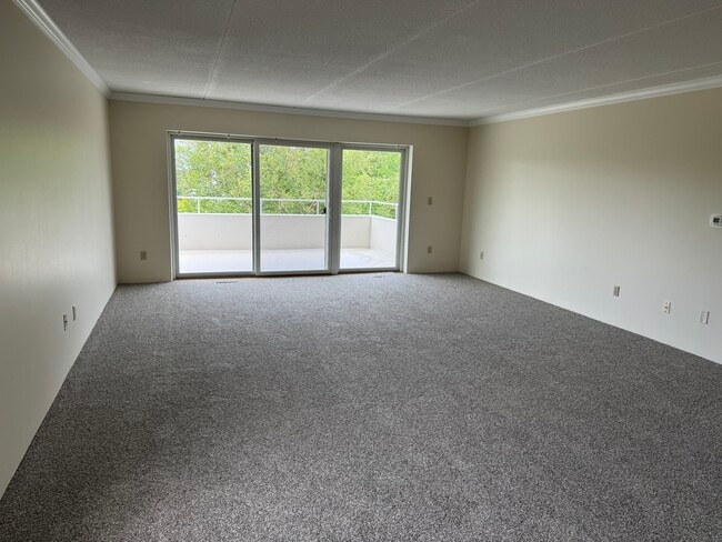Photo - Lincoln Tower Apartments Unit 403