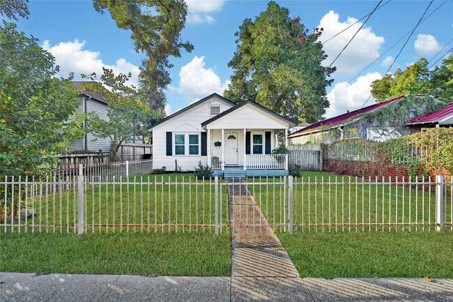 Photo - 1132 E 28th St