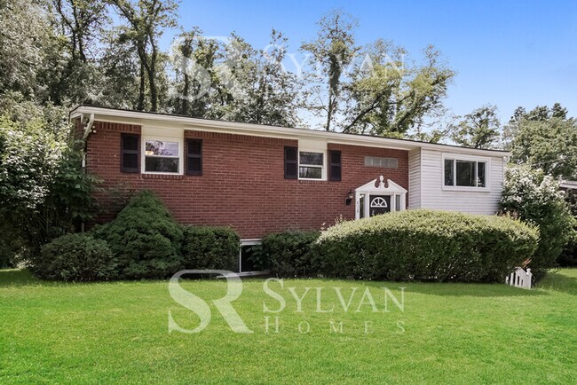 Photo - Remarkable Value. Unbeatable Location!