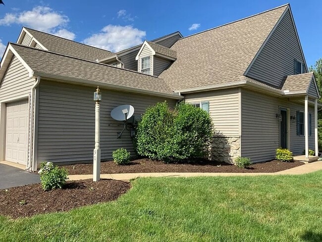 Building Photo - Spacious 3 Bed 2 Bath Townhouse In Lititz