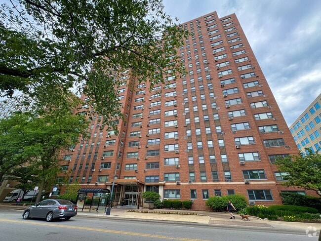 Building Photo - 2909 N Sheridan Rd Unit 903 Rental