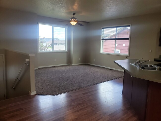 Photo - Stunning 4 Bedroom Home w/ Garage