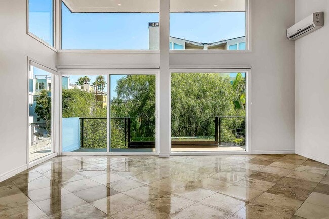 Photo - 29 Yawl St Unit 29B