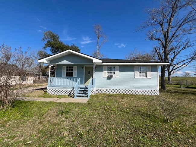 3 Bedroom 1 Bathroom House - 3 Bedroom 1 Bathroom House