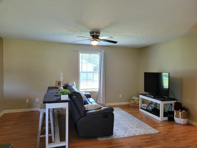 Photo - Spacious 2 bedroom, 2 full bath unit Unit D