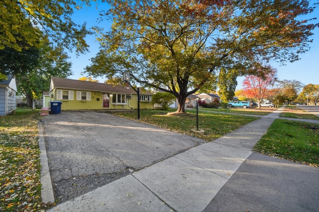 Photo - 212 N Knollwood Dr House