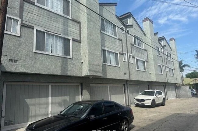 Building Photo - 2 Bedroom 1.5 Bath Townhome with Attached ... Unit 03