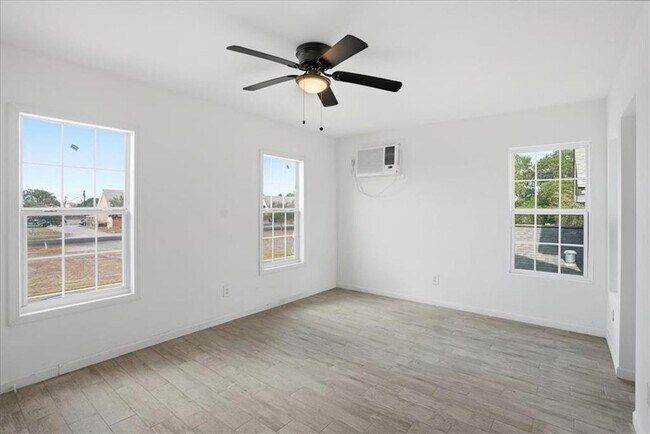Photo - Move-In Ready 1 Bed / 1 Bath – Fully Remodeled
