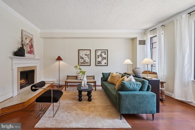 Photo - 1080 Wisconsin Ave NW Unidad 1004