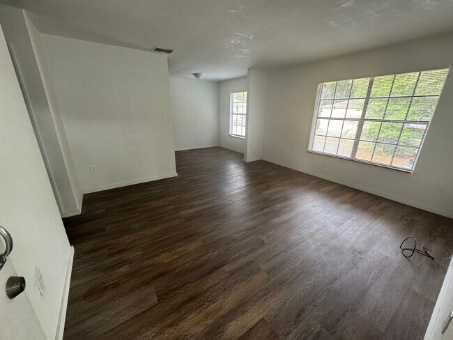 Spacious 2-Bedroom Duplex in Prime Gainesv... - Spacious 2-Bedroom Duplex in Prime Gainesv... House