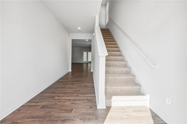 Photo - 177 Whitewood Dr