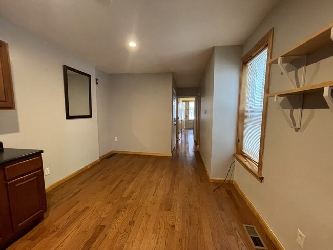 Photo - 329 N Preston St Unidad 1