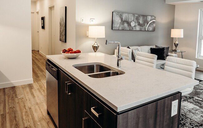 Photo - 570 Stradbrook