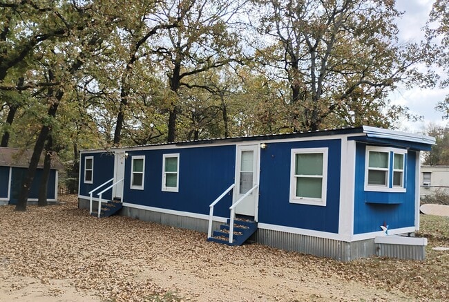 Building Photo - 300 Royal Way