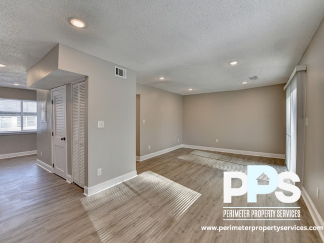 Photo - 390 W Lake Ave