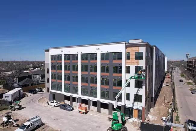 Building Photo - Co/Op Singleton Rental
