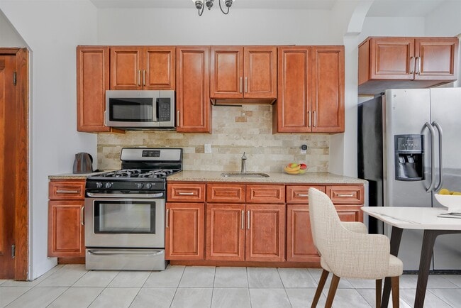 212 69th St Unit 1