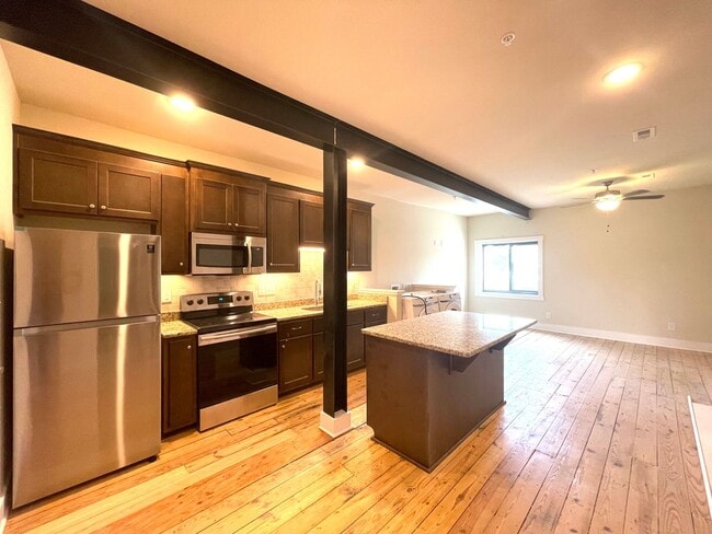 Photo - 106 N Main St