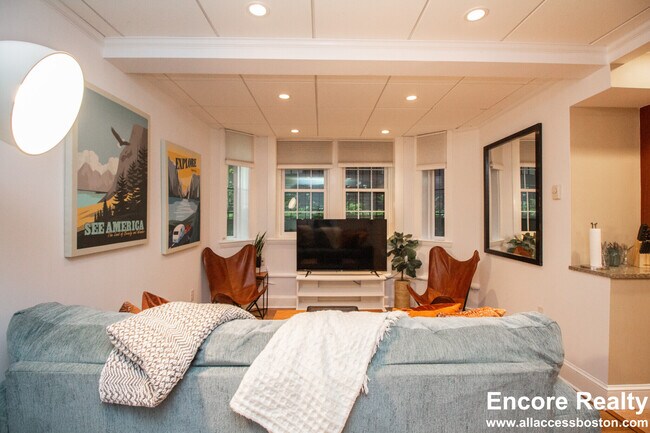 Building Photo - 1253 Beacon St Unit 4BB